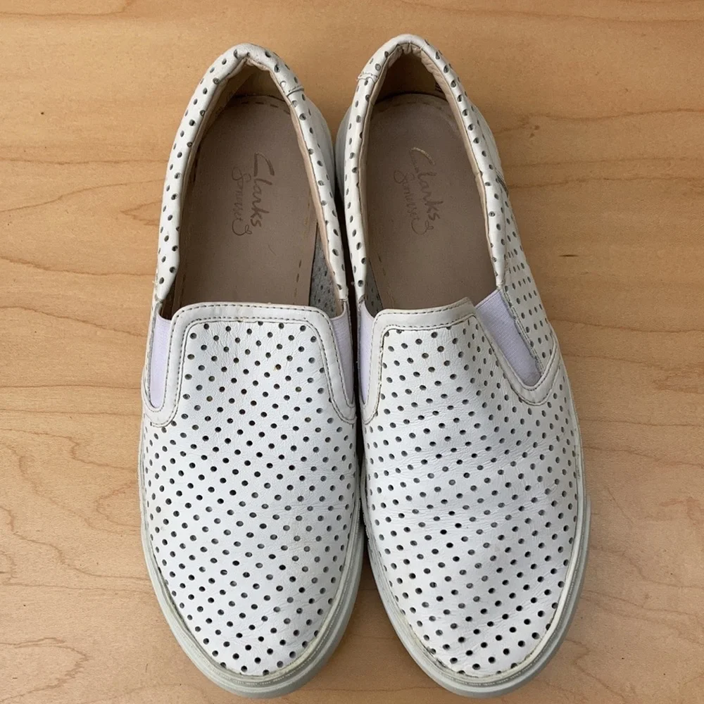 CLARKS Glove Puppet Loafer